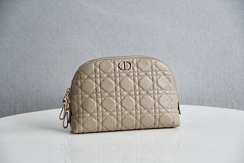 DIOR CARO BEAUTY POUCH 02