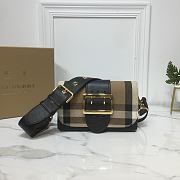 BURBERRY THE BUCKLE 02 - 1