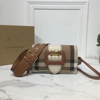 BURBERRY THE BUCKLE 03