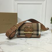 BURBERRY THE BUCKLE 04 - 1