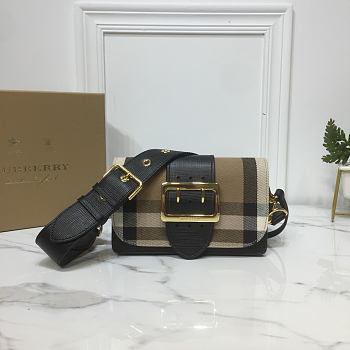 BURBERRY THE BUCKLE 05