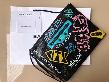 Balenciaga Graffiti Classic Clutch Bag 01