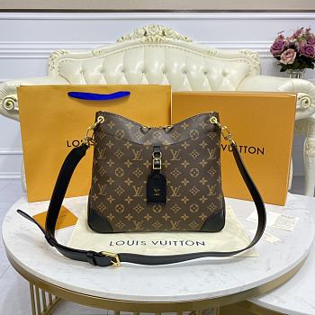 LOUIS VUITTON ODEON MM 02