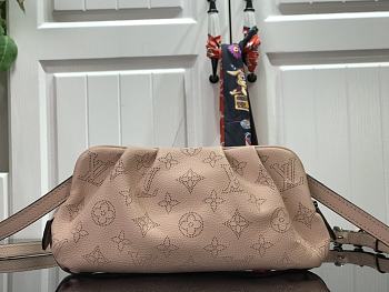 LOUIS VUITTON SCALA MINI POUCH 01