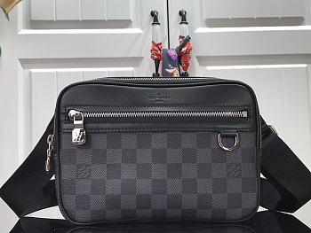 LOUIS VUITTON SCOTT MESSENGER 