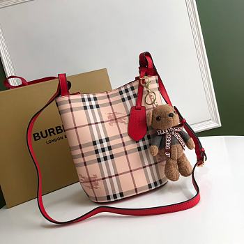 BURBERRY BUCKET BAG 02