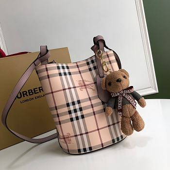 BURBERRY BUCKET BAG 03