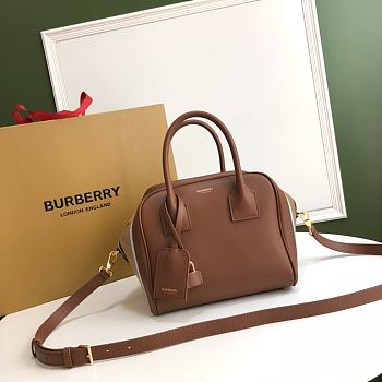 BURBERRY Cube Bag 01