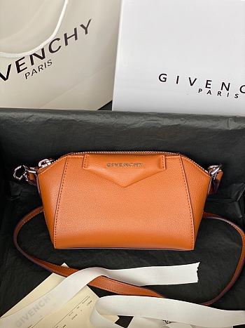 GIVENCHY NANO ANTIGONA 01