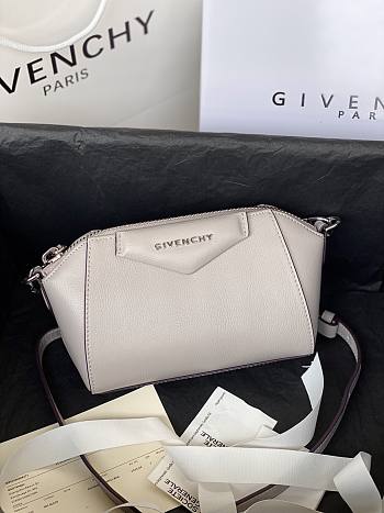 GIVENCHY NANO ANTIGONA 010