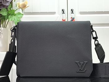 LOUIS VUITTON AEROGRAM MESSENGER