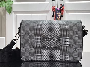 LOUIS VUITTON STUDIO MESSENGER 01