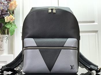 LOUIS VUITTON DISCOVERY BACKPACK M30735 02