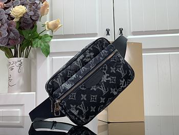 LOUIS VUITTON OUTDOOR BUM BAG