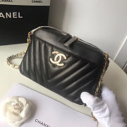 Chanel Black Leather Handbag 20cm - 5