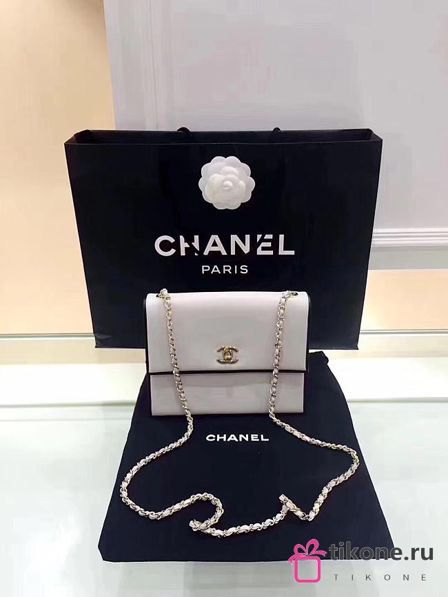 Chanel Handbag 93638 02 - 1