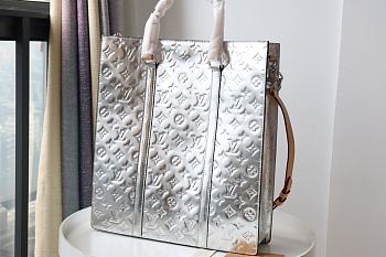Louis Vuitton Men's Mirror Briefcases - M45884 – 36.0x 36.0x 9.0 cm