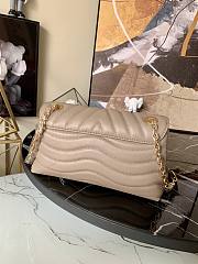 Louis Vuitton Wave V-shaped Quilted Chain Bag Beige M58552 - 5