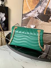 Louis Vuitton Wave V-shaped Quilted Chain Bag Green M58552 - 5