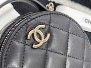 Chanel Round Classic Chain Clutch Black – 12 cm - 2