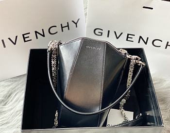 Givenchy Antigona Accessoories Chain Bag Black – 20x10x8.5 cm