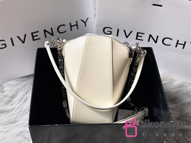 Givenchy Antigona Accessoories Chain Bag White – 20x10x8.5 cm - 1