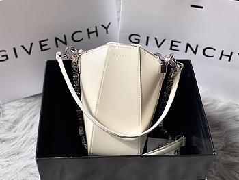 Givenchy Antigona Accessoories Chain Bag White – 20x10x8.5 cm