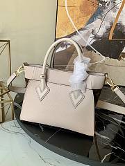 Louis Vuitton ON MY SIDE Handbag White – M57728 – 25 x 20 x 12 cm - 4