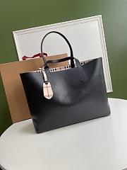 Burberry Vintage Double-Sided Shopping Bag Black – 35 x 30 x 12 cm - 2