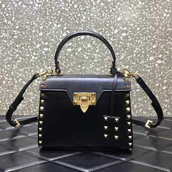 Valentino Garavani Rockstud Alcove Small Grained Calfskin Handbag Embellished Leather Pendant Black – 0046# – 22x17x9cm