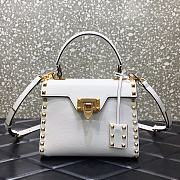 Valentino Garavani Rockstud Alcove Small Grained Calfskin Handbag Embellished Leather Pendant White – 0046# – 22x17x9cm - 1