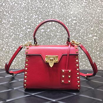 Valentino Garavani Rockstud Alcove Small Grained Calfskin Handbag Embellished Leather Pendant Red – 0046# – 22x17x9cm