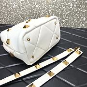 Valentino Roman Stud The Handle Bag 520 In Nappa White – 1199# – 20×9×15 cm - 3