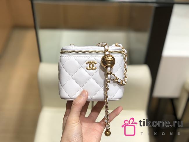 Chanel Mini Cosmetic Metal Ball Lambskin White - A88828 - 8.5x11x7 cm - 1