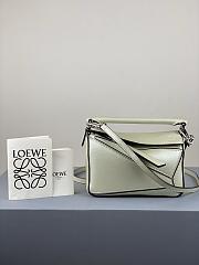 Loewe Puzzle Bag In Calfskin Pastel Green – 18x12.5x8 cm - 1