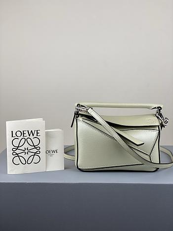 Loewe Mini Puzzle Bag In Calfskin Pastel Green – 18x12.5x8cm