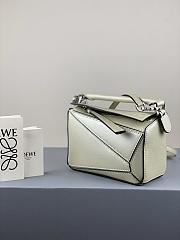 Loewe Puzzle Bag In Calfskin Pastel Green – 18x12.5x8 cm - 6