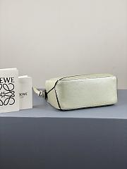 Loewe Puzzle Bag In Calfskin Pastel Green – 18x12.5x8 cm - 5