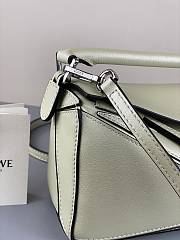 Loewe Puzzle Bag In Calfskin Pastel Green – 18x12.5x8 cm - 4