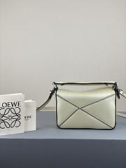 Loewe Puzzle Bag In Calfskin Pastel Green – 18x12.5x8 cm - 3