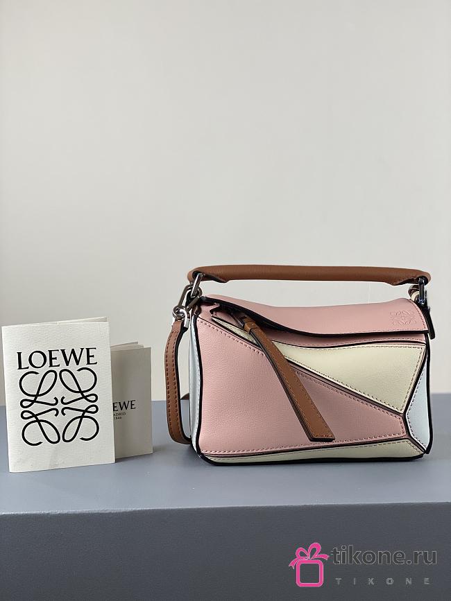 Loewe Puzzle Bag In Calfskin Pink/Blue/Green Pastel – 18x12.5x8 cm - 1