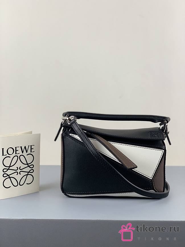 Loewe Puzzle Bag In CalfskinBlack/White/Deep Brown – 18x12.5x8 cm - 1