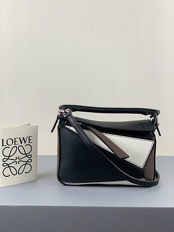 Loewe Puzzle Bag In CalfskinBlack/White/Deep Brown – 18x12.5x8 cm