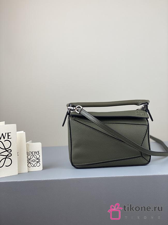 Loewe Puzzle Bag In Calfskin Green – 18x12.5x8 cm - 1