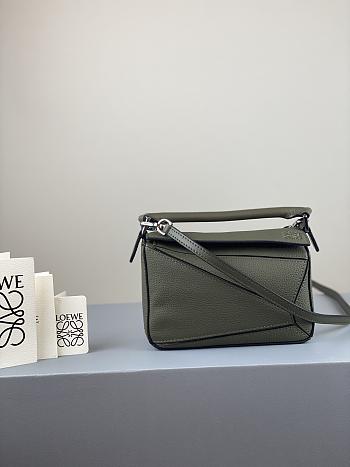 Loewe Mini Puzzle Bag In Calfskin Green – 18x12.5x8 cm