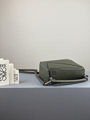 Loewe Puzzle Bag In Calfskin Green – 18x12.5x8 cm - 3