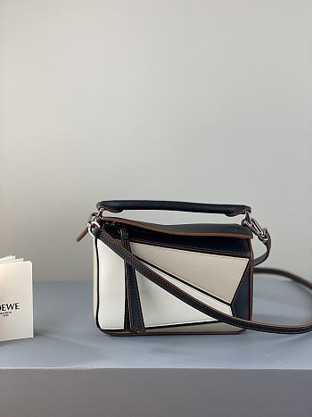 Loewe Mini Puzzle Bag In Calfskin Black/Beige/White – 18x12.5x8 cm