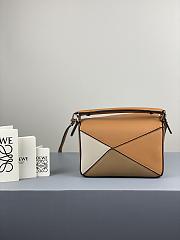 Loewe Puzzle Bag In Calfskin Caramel/Sand/White – 18x12.5x8 cm - 5