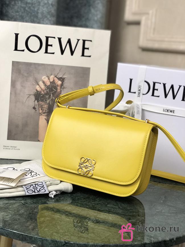 Loewe Goya Medium bag in silk calfskin Yellow – 23x15x6.5 cm - 1