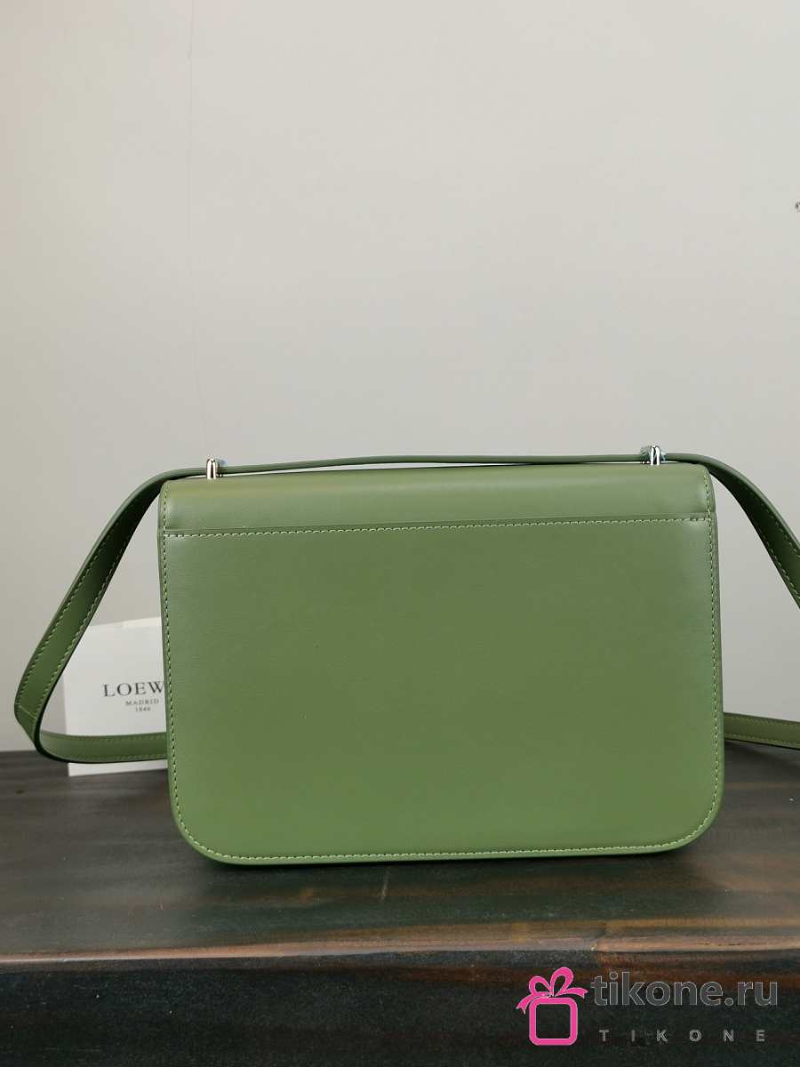 Loewe Womens Shoulder Bags Savings - Avocado Green Goya Accordion clutch in  silk calfskin